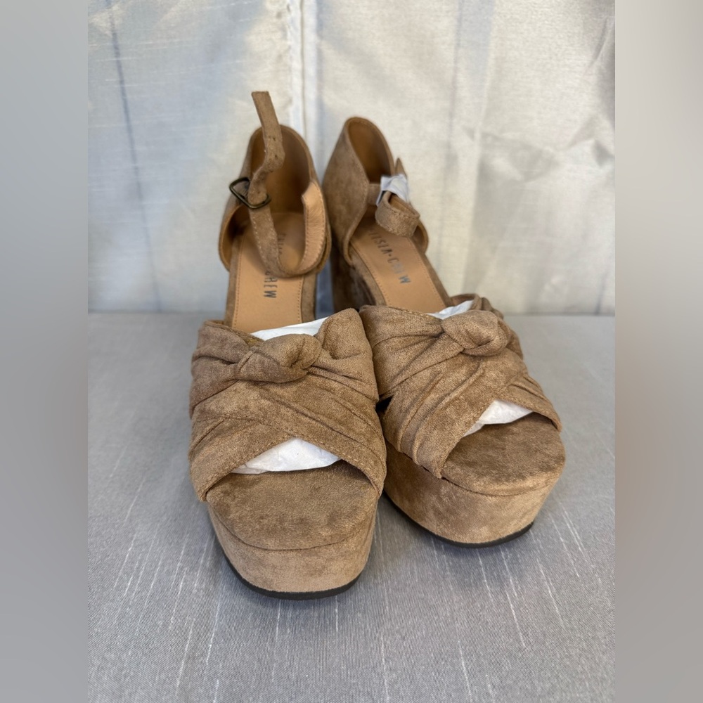 Get a Lift Platform Heel - Picture 2 of 10